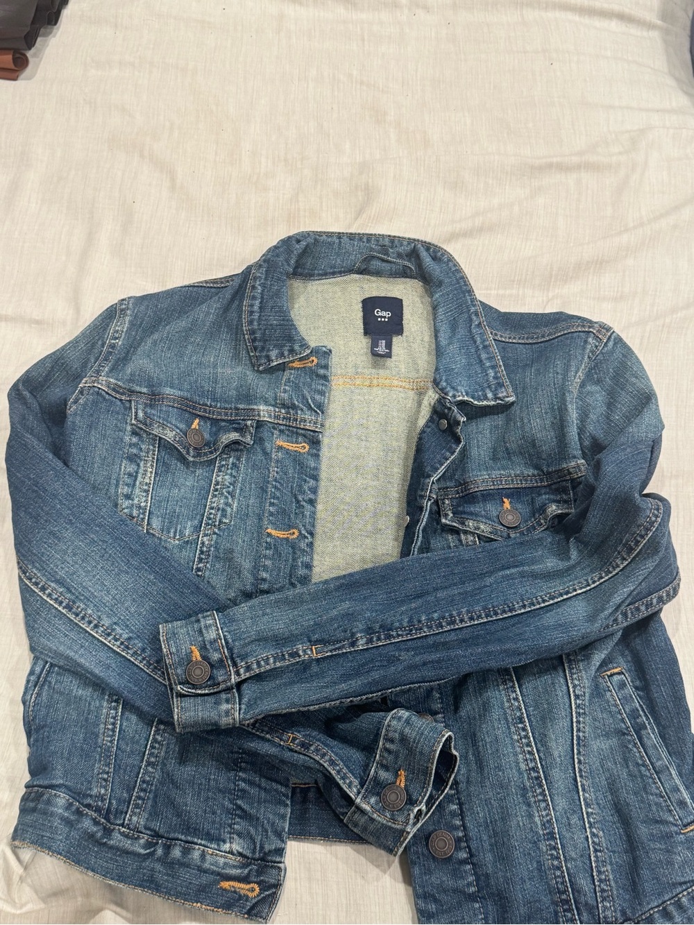 GAP Women's Medium Wash Denim Jacket in Blue